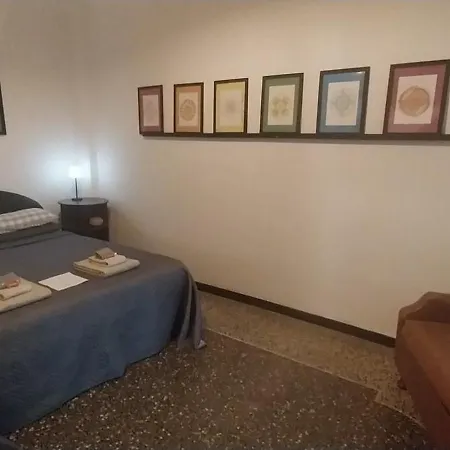 Est 25 In 3* Genua