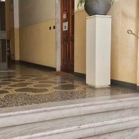 Nocleg ze śniadaniem Est 25 In Genua