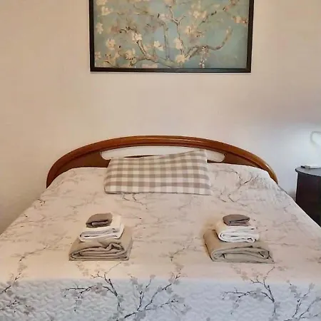 Est 25 In Bed & Breakfast Genua