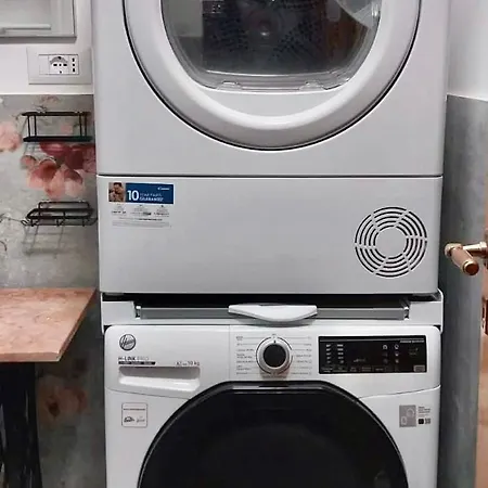 Est 25 In Nocleg ze śniadaniem Genua