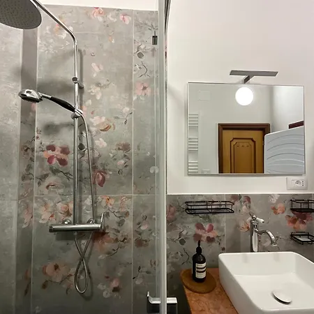 Est 25 In 3* Genua